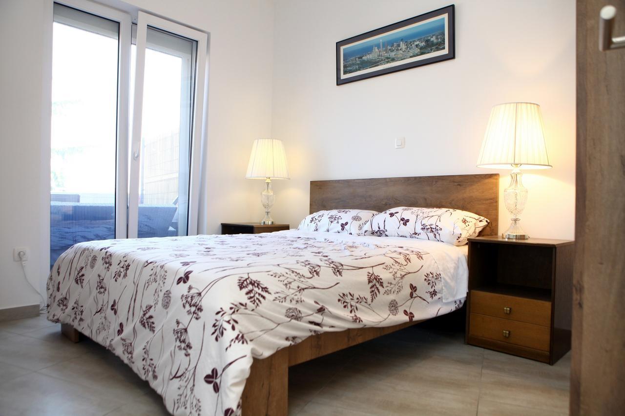 Charming San Simon Beach Apartment Jn Izola Buitenkant foto