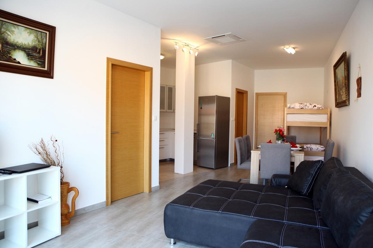 Charming San Simon Beach Apartment Jn Izola Buitenkant foto