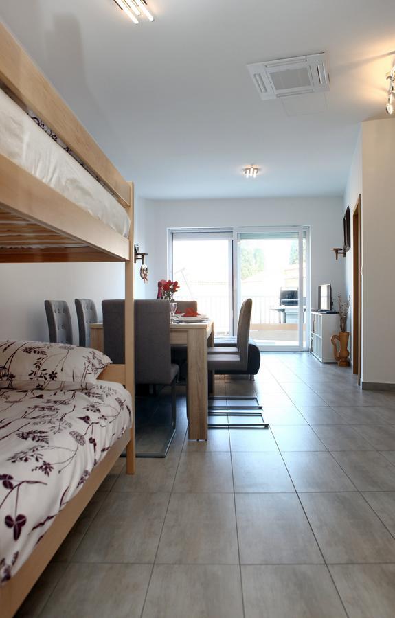 Charming San Simon Beach Apartment Jn Izola Buitenkant foto